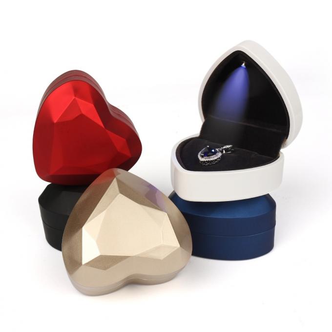 Il punto LED accende l'imballaggio in forma di cuore creativo del lusso della luce dei contenitori di gioielli del pendente della collana del contenitore di anello LED 1